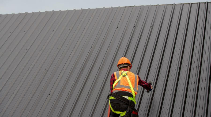 Professional gutter cleaning in Garwin, IA